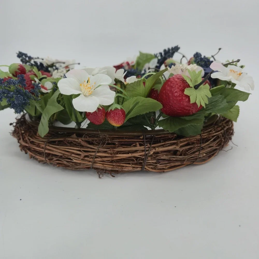 Vintage Avon 2002 Americana Style Wreath Patriotic Strawberry Floral Box July 4